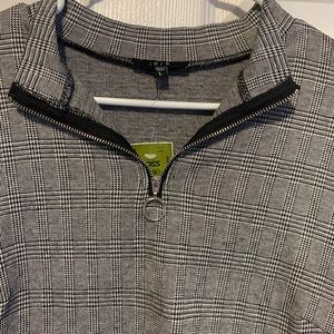 Woman’s shirt with zipper